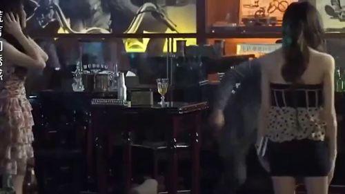 电影 酒吧 在线视频,繁华背后的情感漩涡